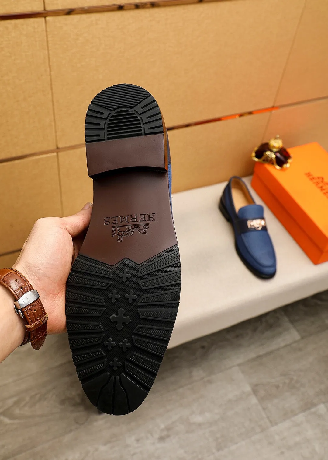 Men's shoes 💰442💐 Product trademark: HERMES "Hermès" casual leather shoes Regular size: 38-44 (45.46.47🉑️customized) Product materials: Selected imported fabric upper + classic hardware buckle, imported water-dyed 🐂 cowhide lining. Strong three-dimensional visual effect, combined outsole Color: 3⃣️colors available